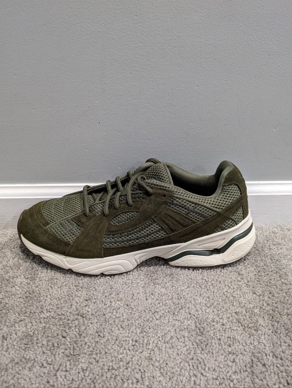 Mens Size 11.5 Under Armour UA SOLA UNISEX Green Suede Shoes Walking Running